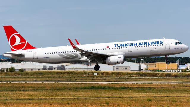 TC-JSR:Airbus A321:Turkish Airlines